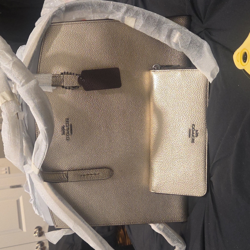 Coach Metallic Gold Satchel and Wallet Set Orig Price For Bag 350 Wallet 100 - Picture 2 of 7